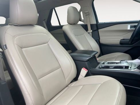 Used 2020 Ford Explorer XLT w/ Equipment Group 202A image 15