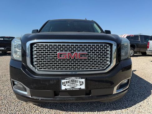 Used 2015 GMC Yukon Denali w/ Touring Package AWD/4WD image 3