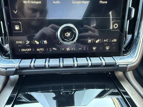 Used 2025 GMC Yukon Denali Ultimate image 33