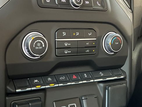 Used 2025 Chevrolet Silverado 1500 Custom Trail Boss w/ Dark Appearance Package AWD/4WD image 21