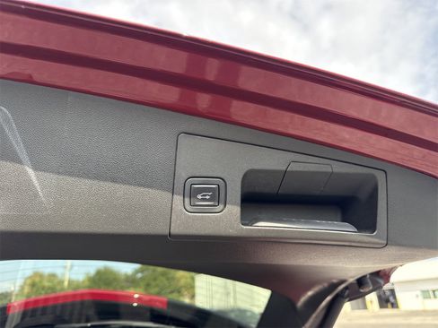 Used 2017 Cadillac XT5 Luxury w/ Driver Awareness Package image 33