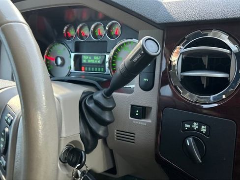 Used 2010 Ford F350 Lariat image 22