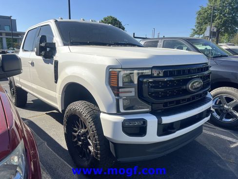 Used 2022 Ford F250 Lariat w/ Black Appearance Package image 4