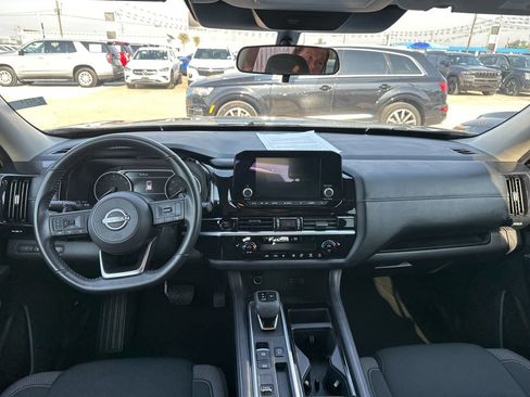 Used 2025 Nissan Pathfinder SV FWD image 8