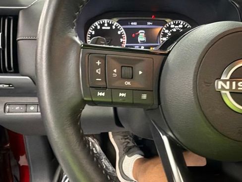 Used 2023 Nissan Pathfinder SL AWD/4WD image 28