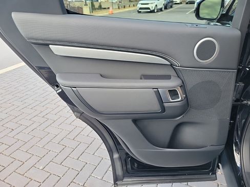 Used 2025 Land Rover Discovery Dynamic SE image 15