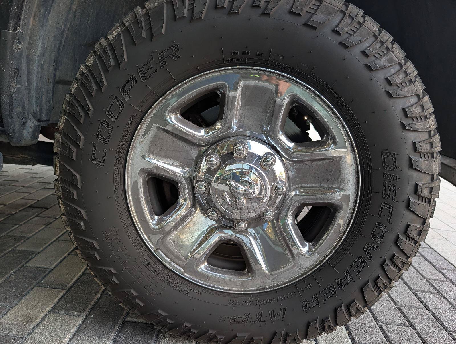Used 2017 RAM 2500 Tradesman w/ Chrome Appearance Group AWD/4WD image 2