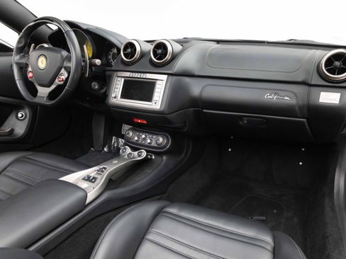 Used 2010 Ferrari California RWD image 2