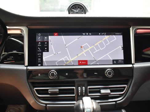 Used 2023 Porsche Macan AWD/4WD image 28