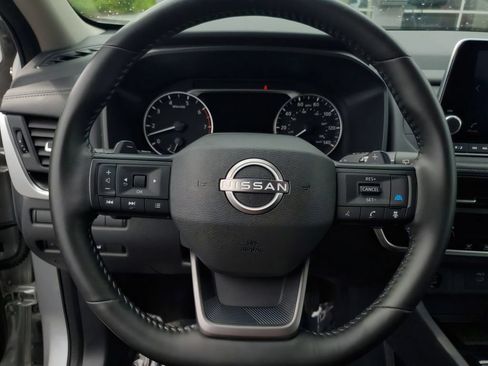 Used 2025 Nissan Rogue SV FWD image 17