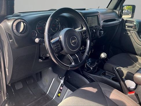 Used 2016 Jeep Wrangler Sahara w/ Connectivity Group AWD/4WD image 15