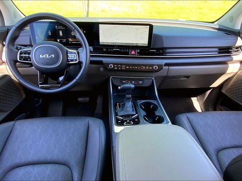 Used 2026 Kia Carnival EX FWD image 13