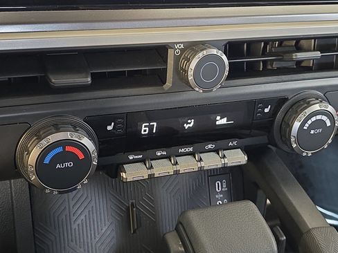 Used 2025 Toyota Tacoma TRD Sport AWD/4WD image 16