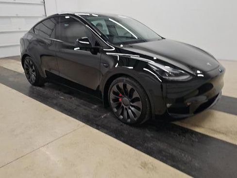 Used 2024 Tesla Model Y Performance image 2