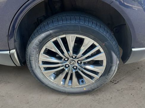 Used 2021 Toyota Venza XLE AWD/4WD image 14