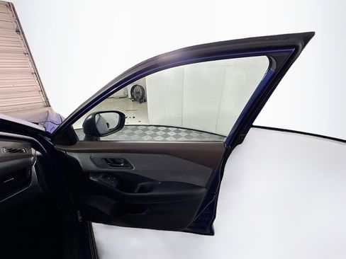 Used 2023 Nissan Rogue S image 30