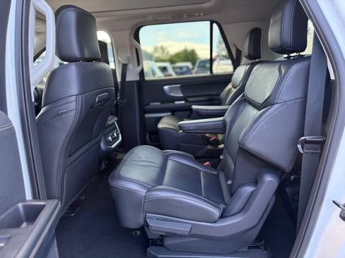 Used 2025 Ford Expedition Max Platinum AWD/4WD image 19