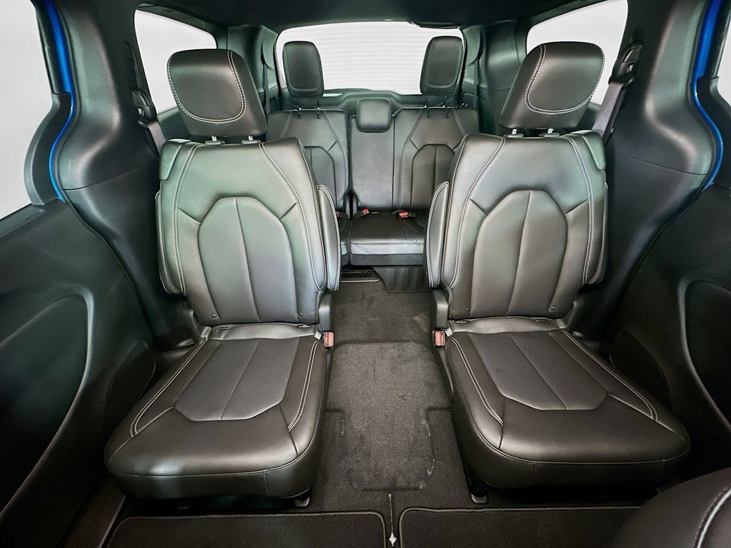 New 2026 Chrysler Pacifica Select FWD image 10
