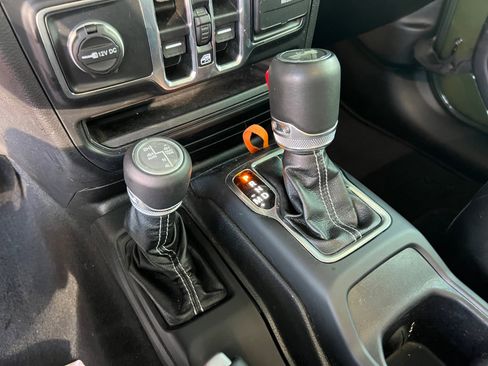 Used 2022 Jeep Wrangler Unlimited Sahara w/ Cold Weather Group image 18