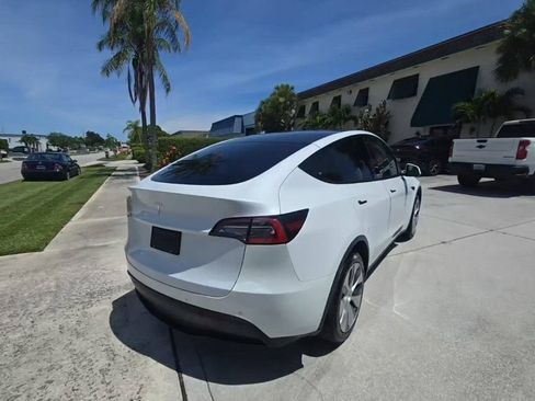 Used 2021 Tesla Model Y 2WD image 2