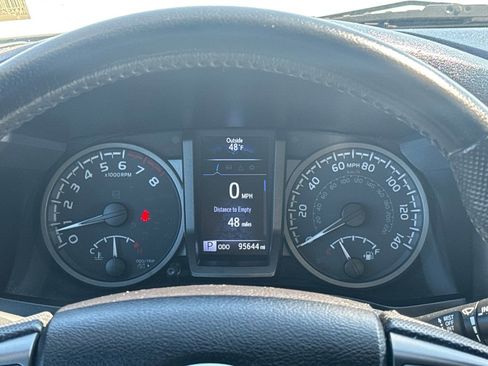 Used 2021 Toyota Tacoma TRD Sport image 17