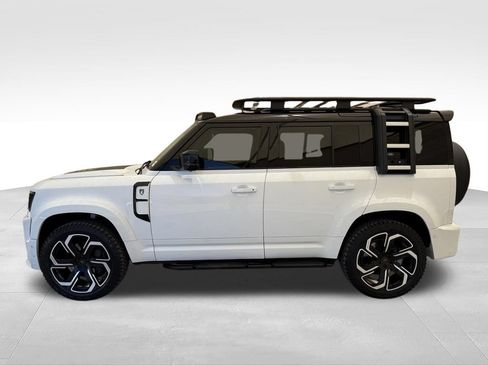 Used 2022 Land Rover Defender 110 S AWD/4WD image 7