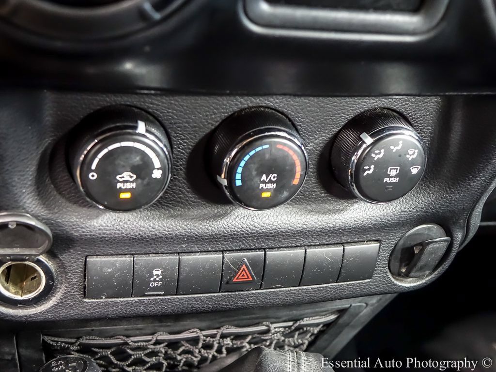 Used 2013 Jeep Wrangler Unlimited Sport AWD/4WD image 15