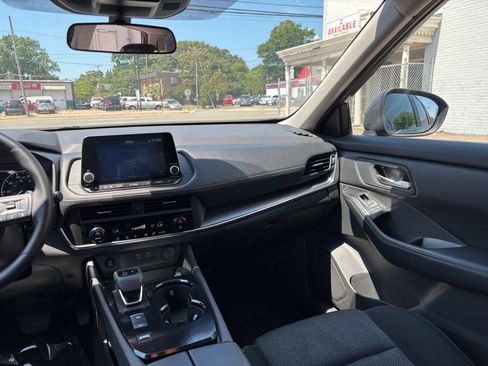 Used 2025 Nissan Rogue SV FWD image 38