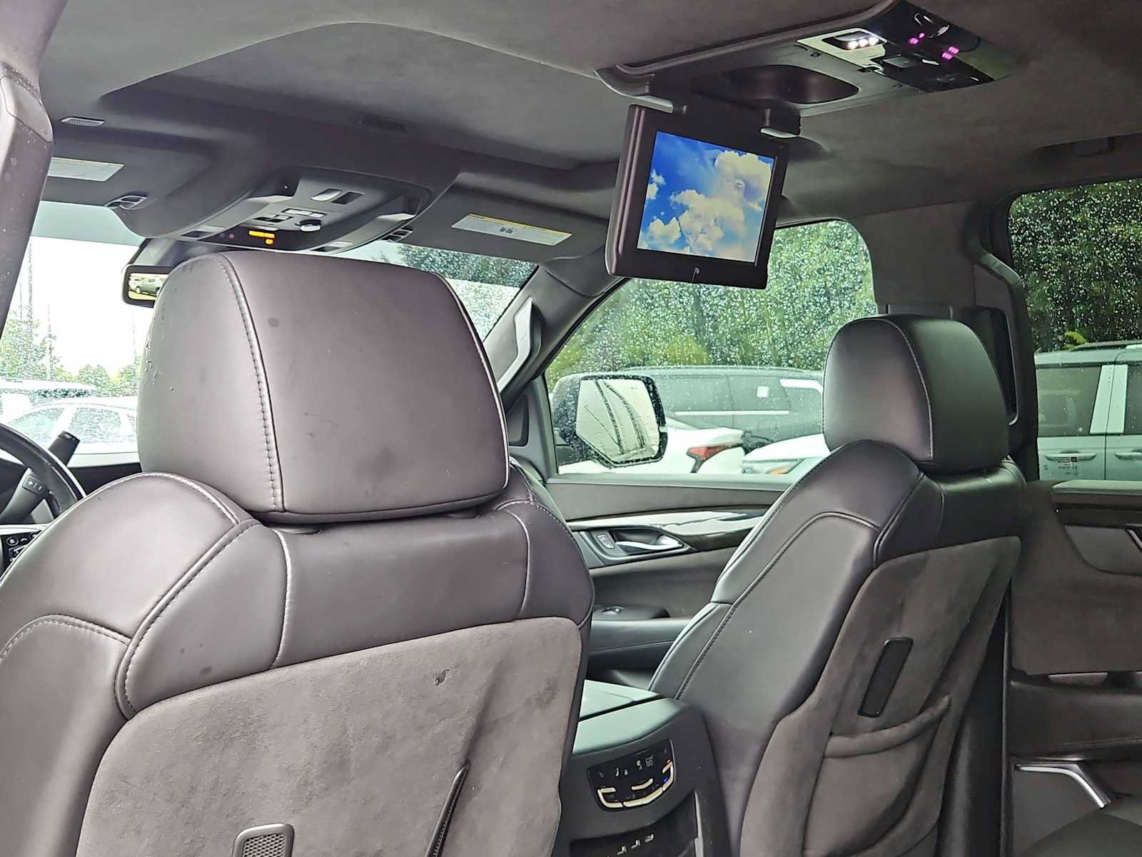 Used 2020 Cadillac Escalade ESV Platinum w/ Escalade Sport Edition AWD/4WD image 16