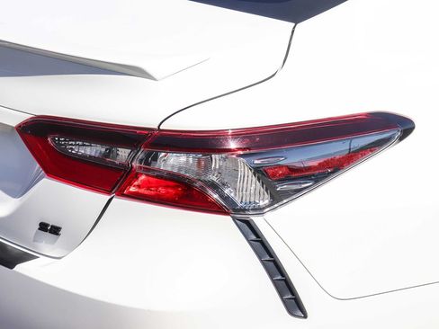 Used 2021 Toyota Camry SE FWD image 8