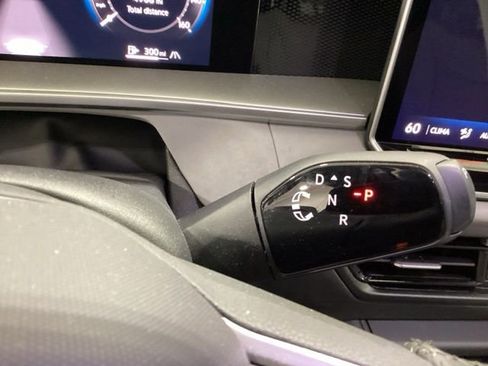 Used 2025 Volkswagen Tiguan SE R-Line AWD/4WD image 18