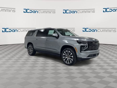 New 2026 Chevrolet Suburban High Country AWD/4WD image 2