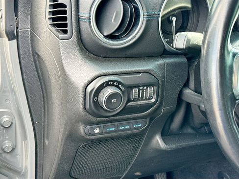 Used 2021 Jeep Wrangler Unlimited Rubicon 4xe w/ Cold Weather Group AWD/4WD image 11