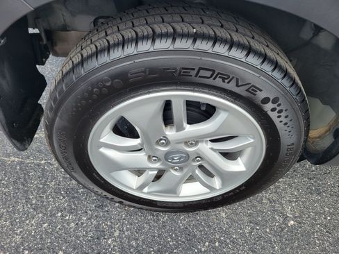 Used 2021 Hyundai Venue SE FWD image 36