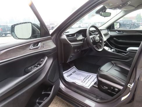 Used 2023 Jeep Grand Cherokee Limited AWD/4WD image 19