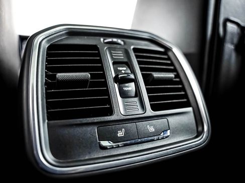 Certified 2024 Porsche Macan w/ Premium Plus Package AWD/4WD image 30