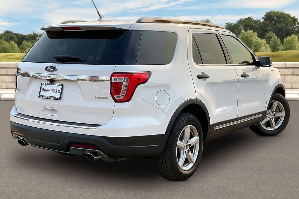 Used 2018 Ford Explorer XLT w/ Equipment Group 201A FWD image 11