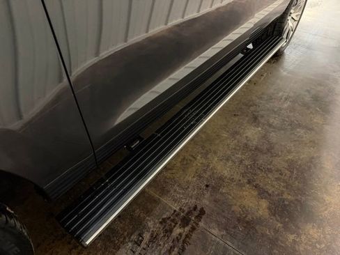 Used 2024 Ford Expedition Limited image 11