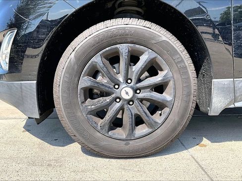 Used 2018 Chevrolet Equinox LT w/ Sun & Infotainment Package AWD/4WD image 9
