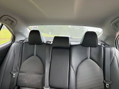 Used 2020 Toyota Camry SE FWD image 18