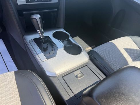 Used 2012 Toyota Camry SE w/ Convenience Pkg image 18