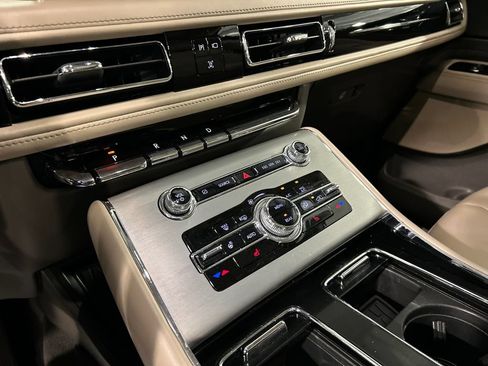 Used 2024 Lincoln Aviator AWD w/ Premium Package image 17