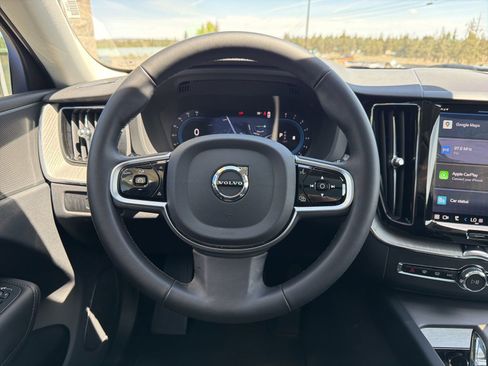 Used 2025 Volvo XC60 B5 Plus AWD/4WD image 11