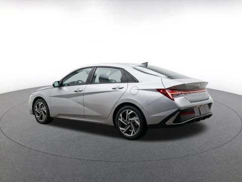 Used 2025 Hyundai Elantra Limited FWD image 7