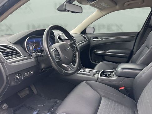 Used 2022 Chrysler 300 Touring image 9