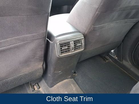 Used 2015 Nissan Rogue SV image 18