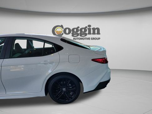 Used 2026 Toyota Camry SE image 28