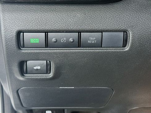 Used 2024 Nissan Sentra SR w/ SR Premium Package image 17