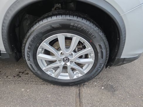 Used 2018 Nissan Rogue SV image 24