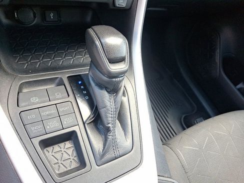 Used 2021 Toyota RAV4 XLE AWD/4WD image 14